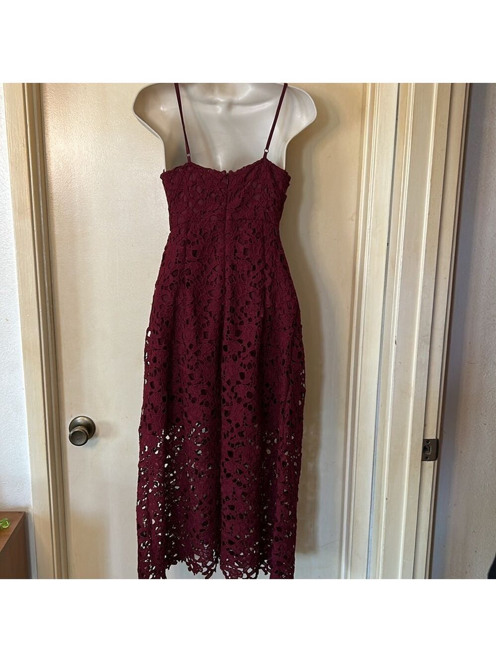 ASTR the Label cranberry lace spaghetti strap tea length dress size S - Picture 6 of 14